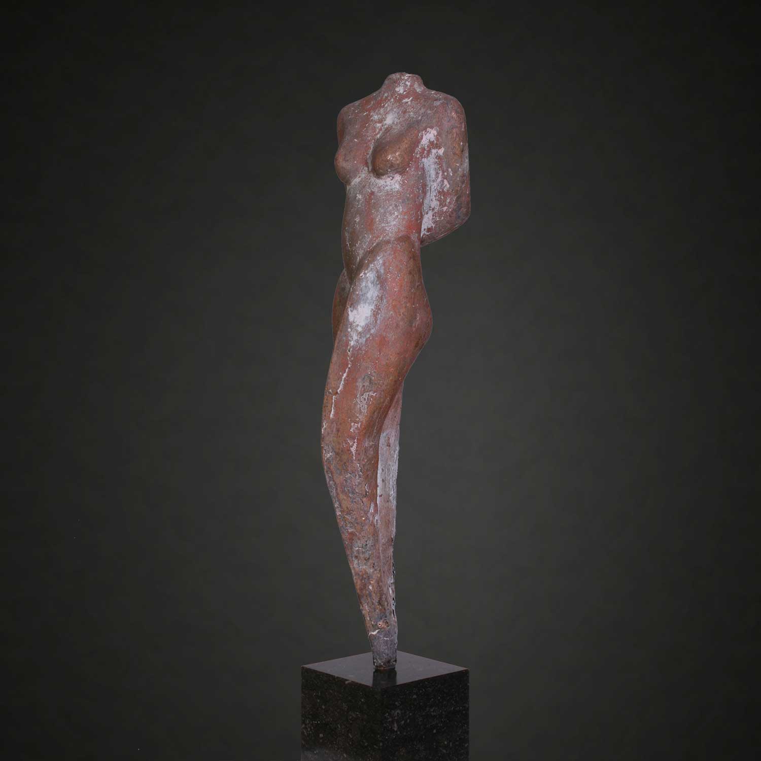 Modello femminile in bronzo